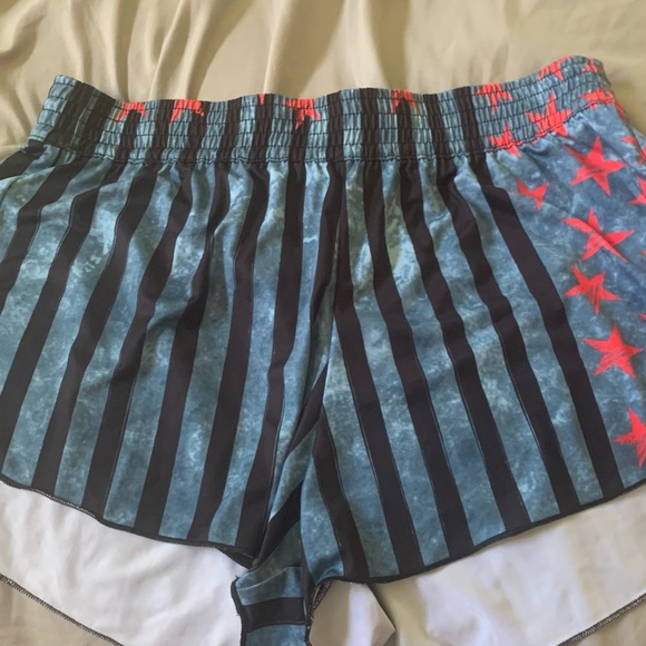 DC Comics Birds Of Prey Harley Quinn Shorts and tattoo tights from party city - Picture 5 of 8